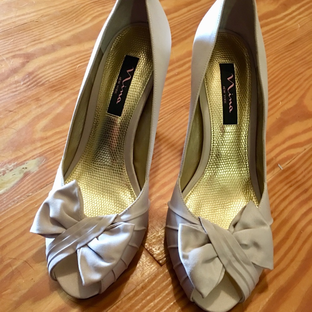Nina sand colored dress shoes size 9
